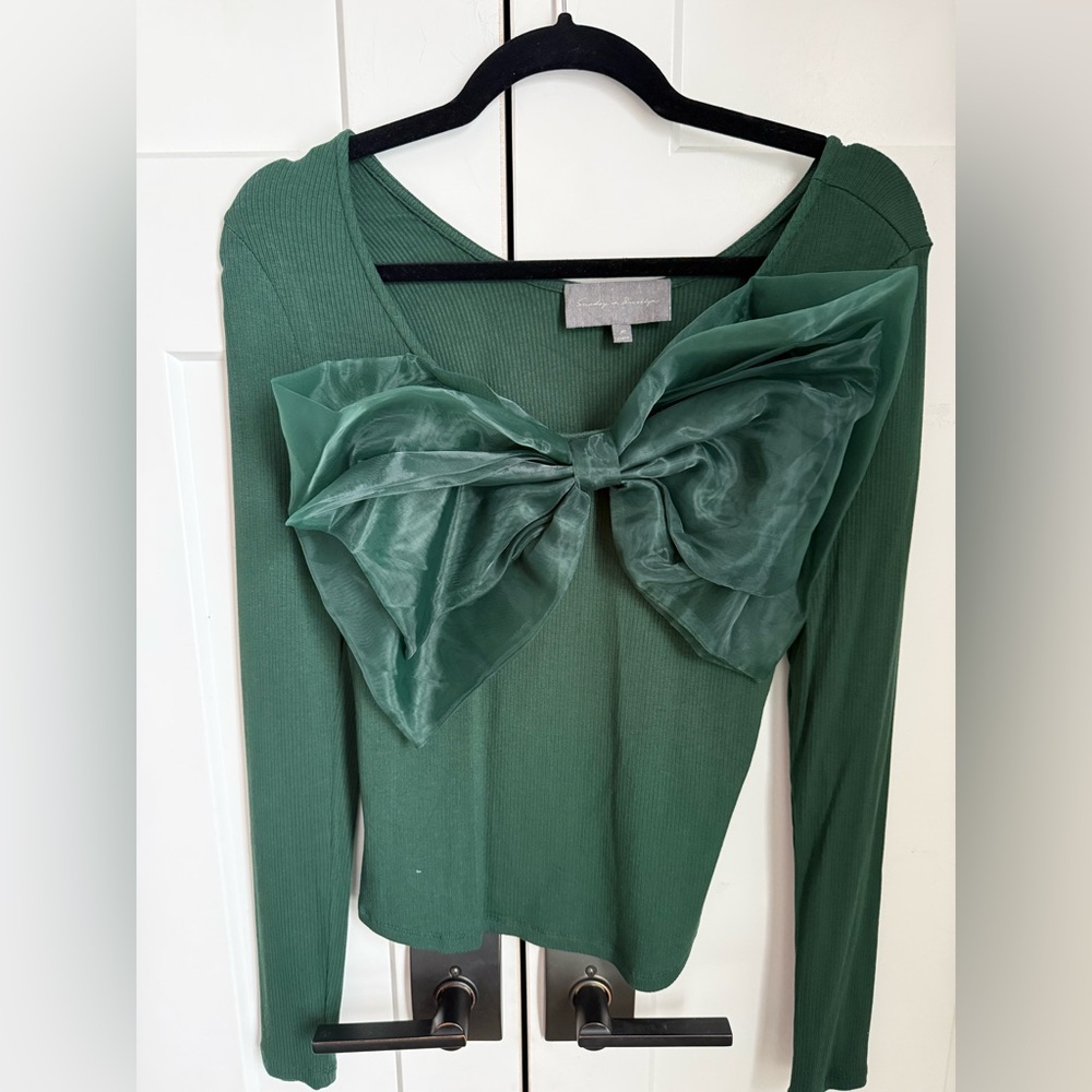 NWOT Anthropologie Sunday in Brooklyn green bow top. Size M.